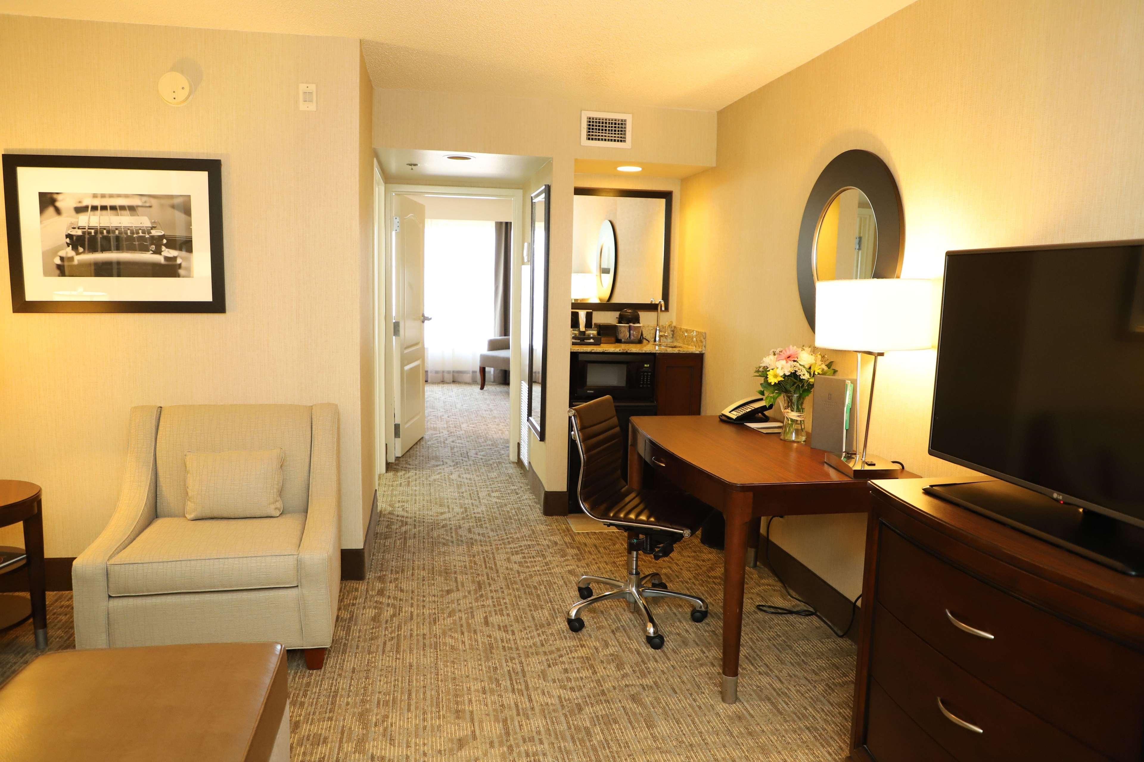 Embassy Suites Nashville - At Vanderbilt Екстериор снимка