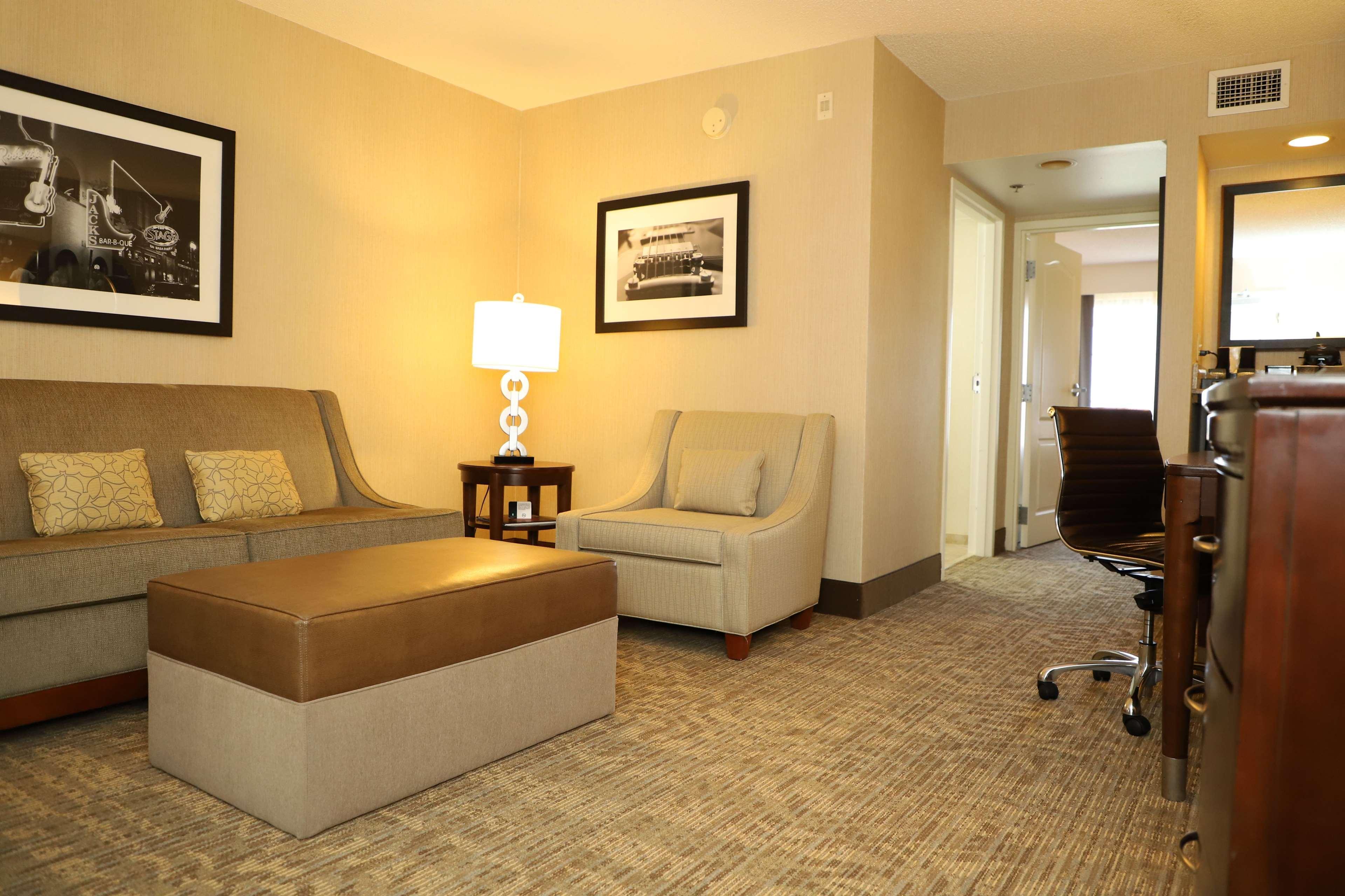 Embassy Suites Nashville - At Vanderbilt Екстериор снимка