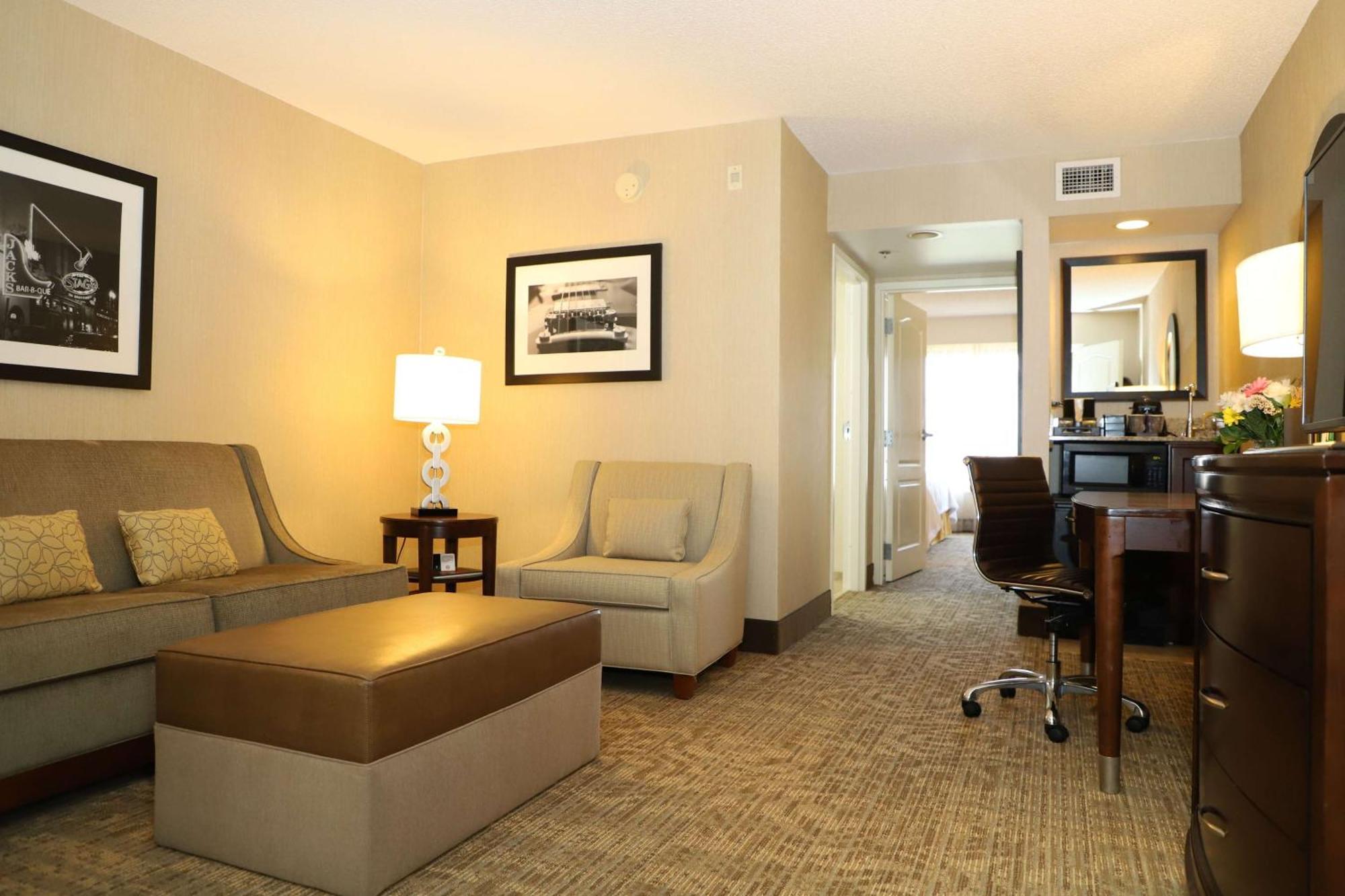 Embassy Suites Nashville - At Vanderbilt Екстериор снимка